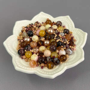 (40 гр) Бусины стеклянные Микс цветов и размеров 8 мм - ореховый (40 гр) Бусины стеклянные Микс цветов и размеров 8 мм - ореховый