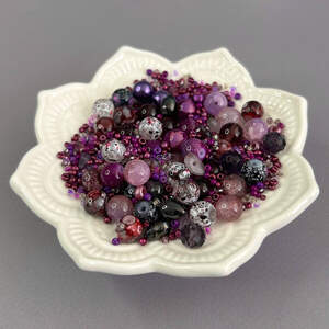 (40 гр) Бусины стеклянные Микс цветов и размеров 8 мм - фиолетовый (40 гр) Бусины стеклянные Микс цветов и размеров 8 мм - фиолетовый