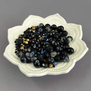 (40 гр) Бусины стеклянные Микс цветов и размеров 8 мм - черный (40 гр) Бусины стеклянные Микс цветов и размеров 8 мм - черный