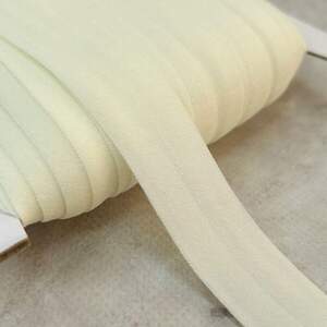 Айвори- Трикотажная окантовочная бейка матовая 2см х 1м. Айвори- Трикотажная окантовочная бейка матовая 2см х 1м.