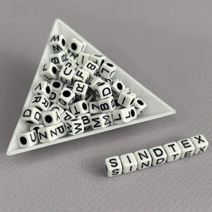 (20 г) Бусины пластиковые куб Алфавит 6 мм - Белый микс (20 г) Бусины пластиковые куб Алфавит 6 мм - Белый микс