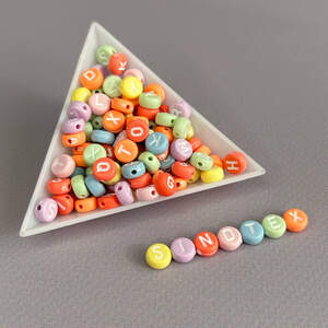 (20 г) Бусины пластиковые, круглый плоские Алфавит 6 мм - Цветной микс