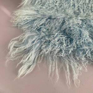 Натуральный мех ламы окрашенный 54х108 см - голубой