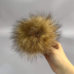 Помпоны из натурального меха лисы окрашенный 12 см - бежевый