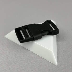 Фастекс (карабин) пластиковый 2 см