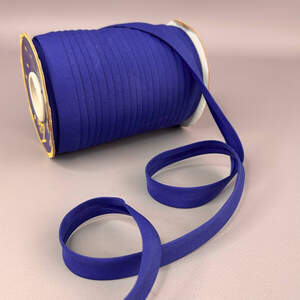 Хлопковая косая бейка,1,5см - 50полиэстер (92м), цвет 088 синий Хлопковая косая бейка,1,5см - 50полиэстер (92м), цвет 088 синий