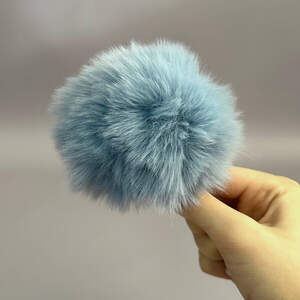 Помпоны из эко-меха окрашенный 9 см - голубой Помпоны из эко-меха окрашенный 9 см - голубой