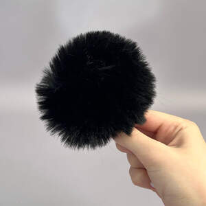 Помпоны из эко-меха окрашенный 9 см - черный Помпоны из эко-меха окрашенный 9 см - черный