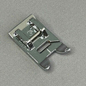 Лапка для декоративных (атласных) стежков Лапка для декоративных (атласных) стежков