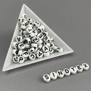 (20 г) Бусины пластиковые, круглые плоские Алфавит 7 мм - Белые с черным