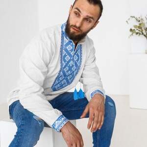 Вишиванка Moderika Марк біла з синім орнаментом 44