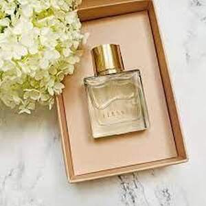 Жіноча парфумерна вода в подарунковій коробці Fernweh Farmasi, 50 мл