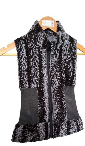 Безрукавка однотонна