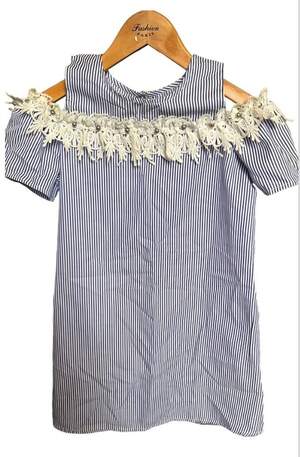 Сукня з прикрасами