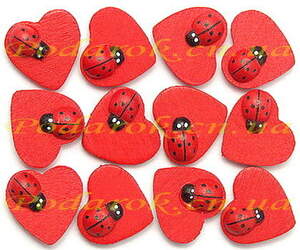 Декоративна Божа корівка на сердечку з липучкою