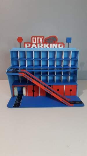 Деревяний гараж-парковка для машинок