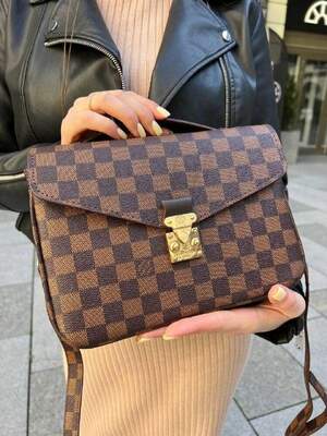Женская сумка из эко-кожи Луи Виттон Louis Vuitton LV молодежная, брендовая сумка через плечо Женская сумка из эко-кожи Луи Виттон Louis Vuitton LV молодежная, брендовая сумка через плечо