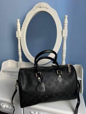 Женская сумка Луи Витон черная сумочка Louis Vuitton Speedy 30 black большая модная сумка Женская сумка Луи Витон черная сумочка Louis Vuitton Speedy 30 black большая модная сумка