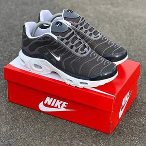 Кросівки чоловічі