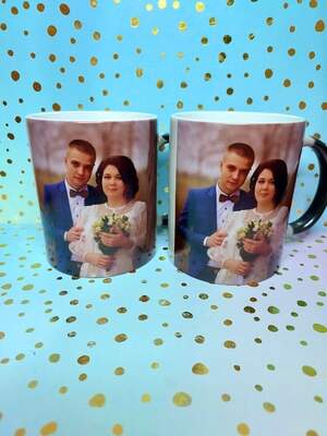 Парні чашки-хамелеони з фото пари та написом 