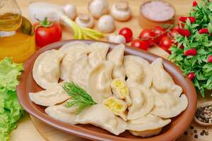 Вареники з картоплею, кропом та вершковим маслом Вареники з картоплею, кропом та вершковим маслом