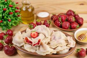 Вареники з полуницею Вареники з полуницею