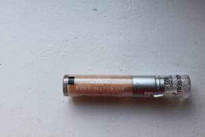 L'Oreal - Bare Naturale Gentle Lip Conditioner