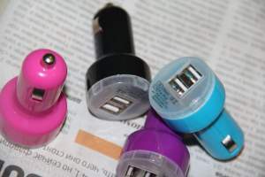 USB зарядка в автомобиль USB зарядка в автомобиль